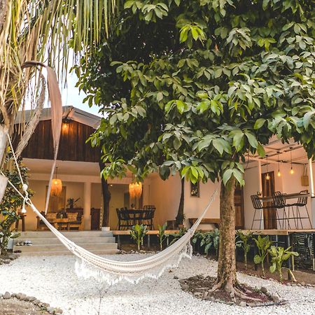 Cuatro Vientos Lodge & Apartments - Mal Pais, Costa Rica Playa Santa Teresa  Экстерьер фото