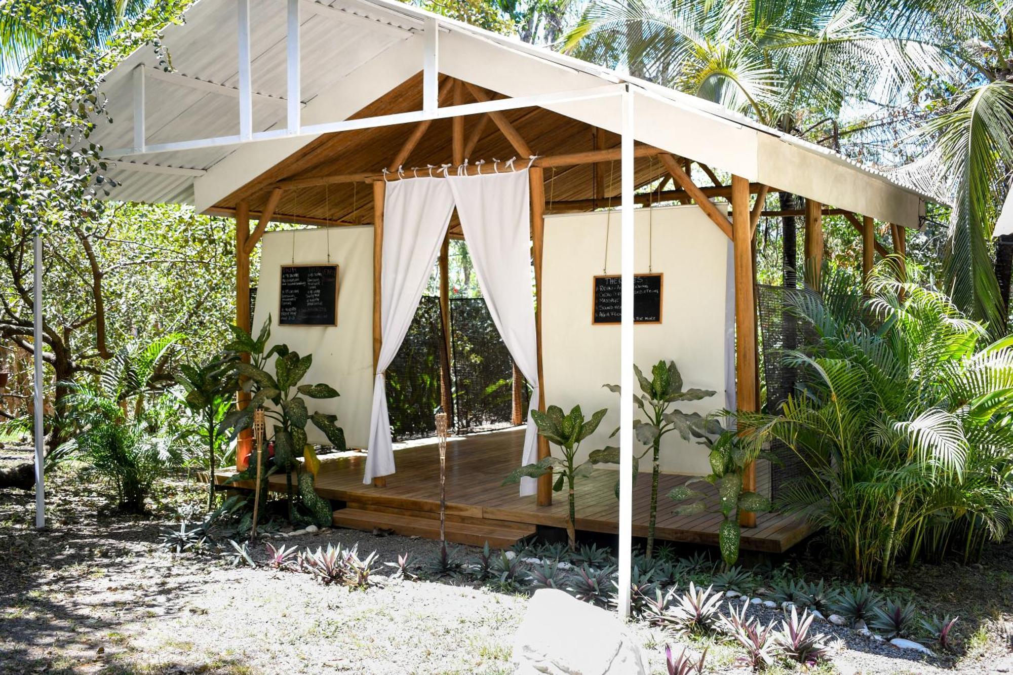 Cuatro Vientos Lodge & Apartments - Mal Pais, Costa Rica Playa Santa Teresa  Экстерьер фото
