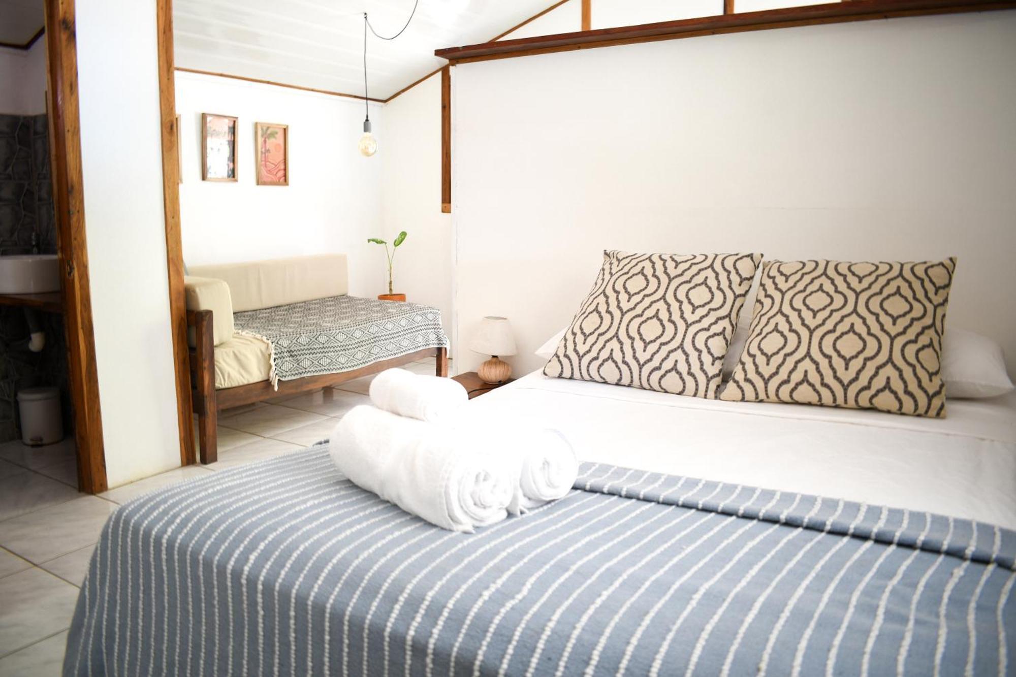 Cuatro Vientos Lodge & Apartments - Mal Pais, Costa Rica Playa Santa Teresa  Экстерьер фото