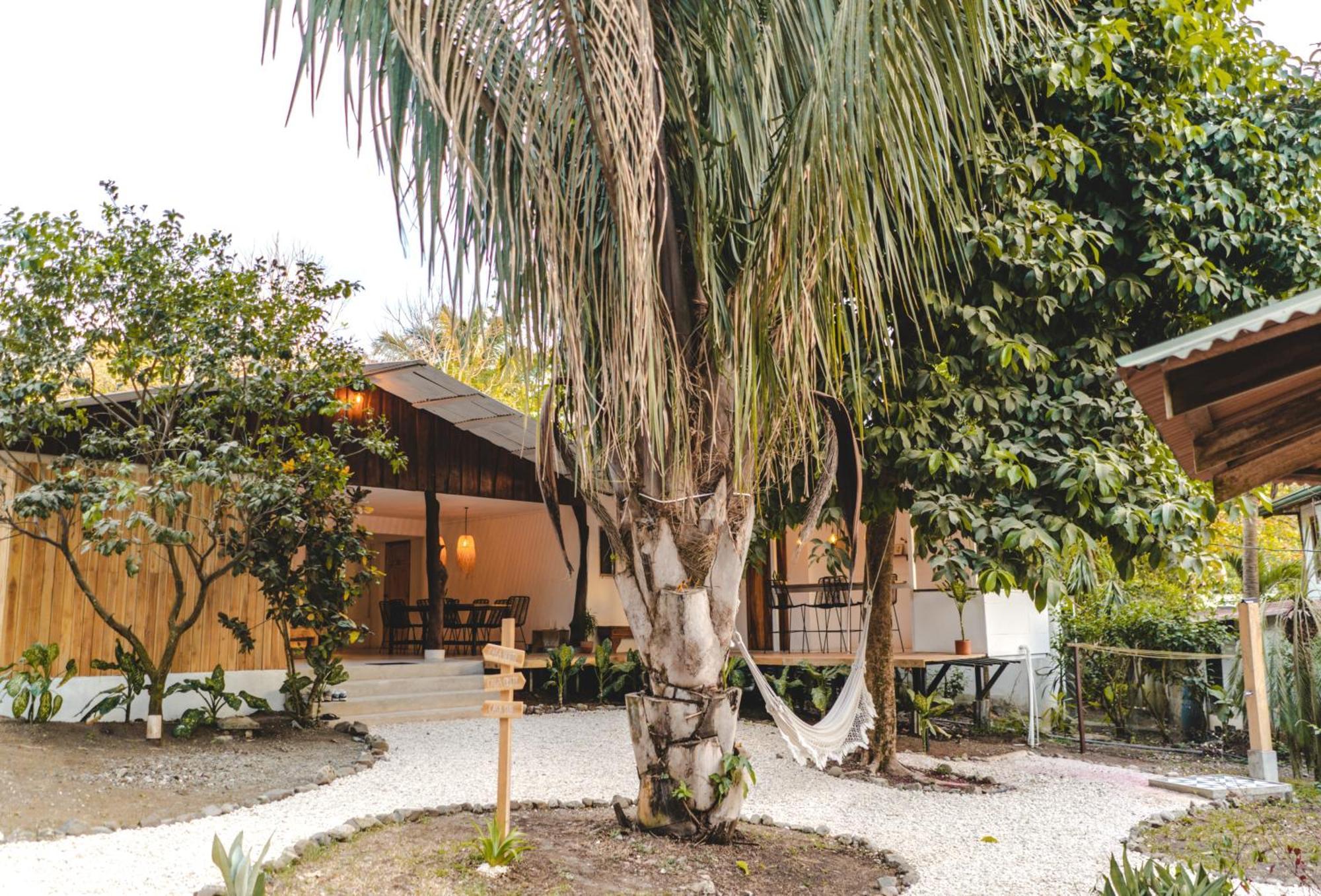 Cuatro Vientos Lodge & Apartments - Mal Pais, Costa Rica Playa Santa Teresa  Экстерьер фото