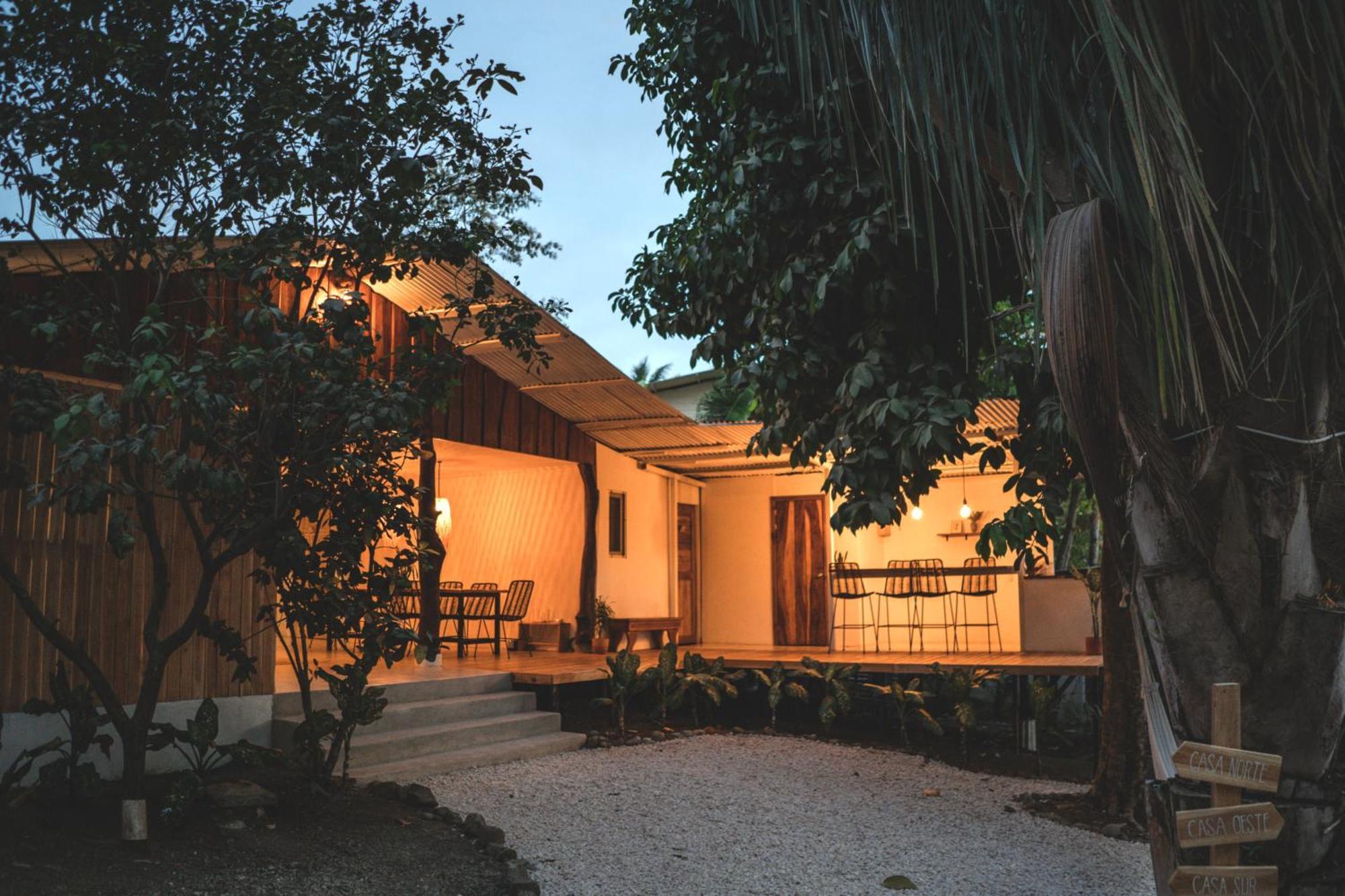 Cuatro Vientos Lodge & Apartments - Mal Pais, Costa Rica Playa Santa Teresa  Экстерьер фото
