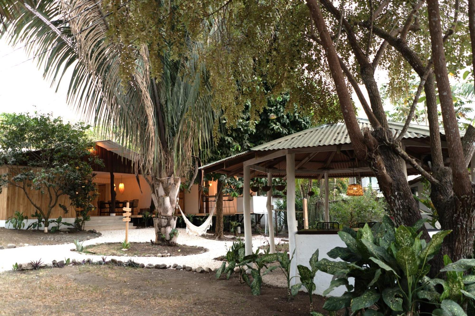 Cuatro Vientos Lodge & Apartments - Mal Pais, Costa Rica Playa Santa Teresa  Экстерьер фото