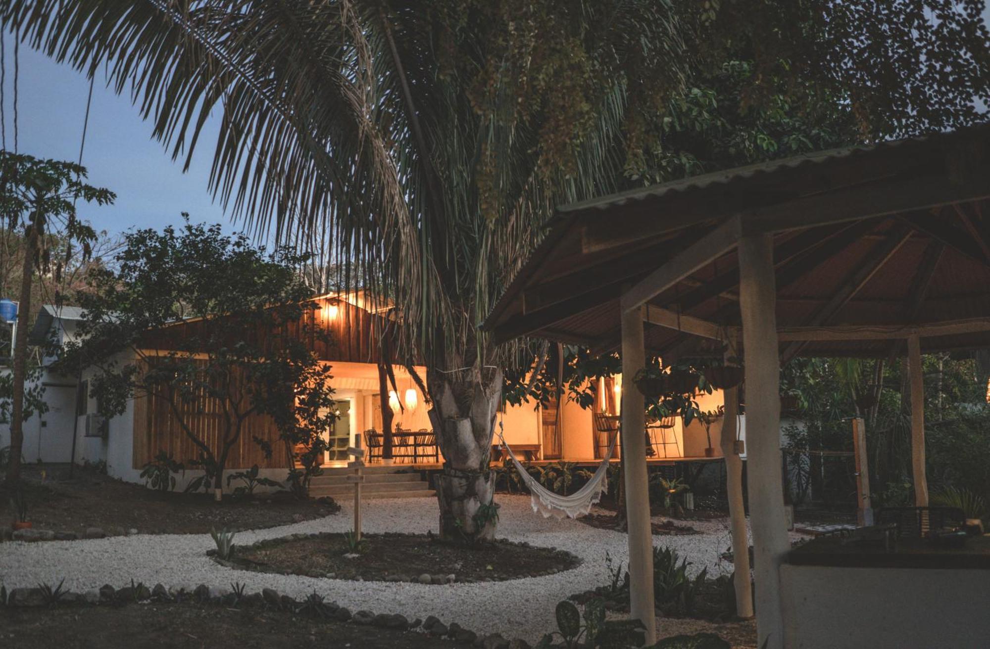 Cuatro Vientos Lodge & Apartments - Mal Pais, Costa Rica Playa Santa Teresa  Экстерьер фото